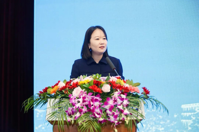 2013届校友代表黄亚娜在秩年返校纪念大会上的讲话